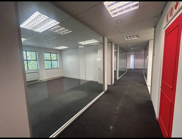 330M² OFFICE TO LET IN KENILWORTH